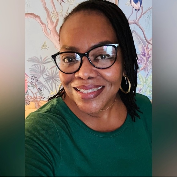 Meet your Posher Alicia - Picture 5 of 13